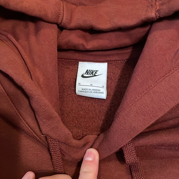 Nike Men's burgundy Hoodie - Picture 3 of 8
